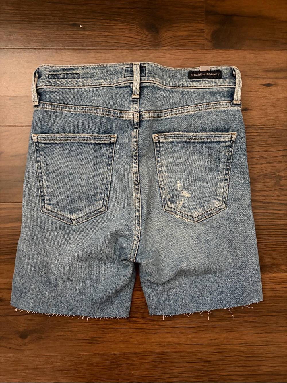 Citizens Of Humanity light blue denim shorts with silver button - Picture 4 of 5